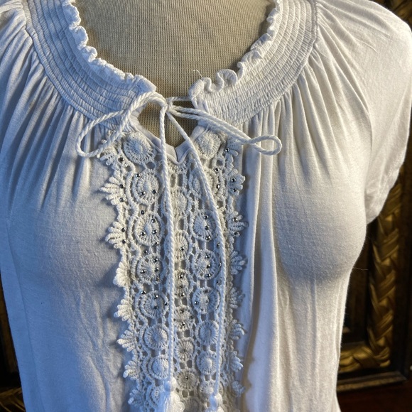 One world white top - Picture 3 of 6